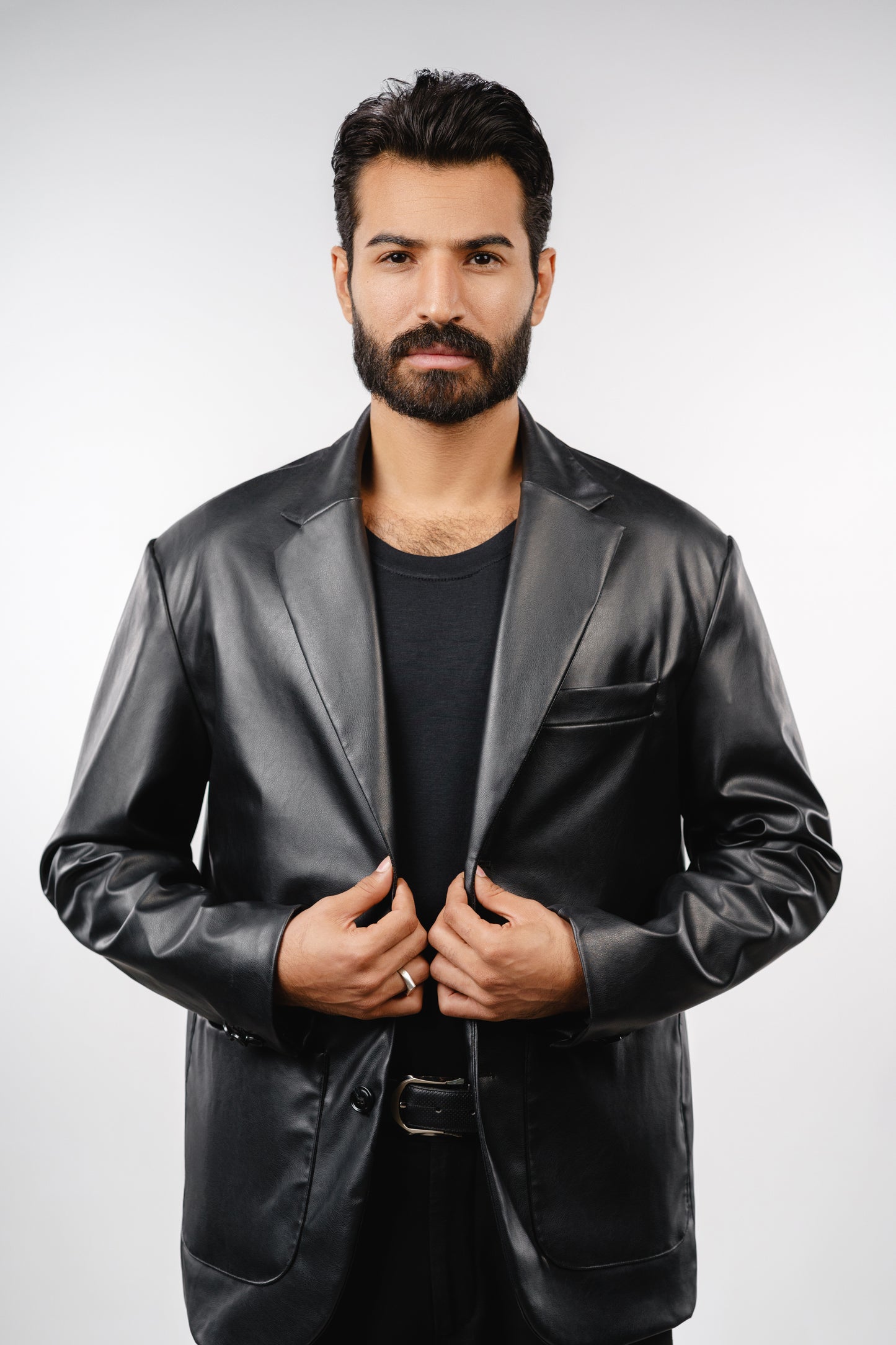 زيوس هيدرو شيلد رقبة راوند اسود ( حجز مسبق )